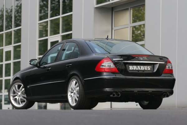Разработката на Brabus на базата на Mercedes Benz E300 Bluetec.
